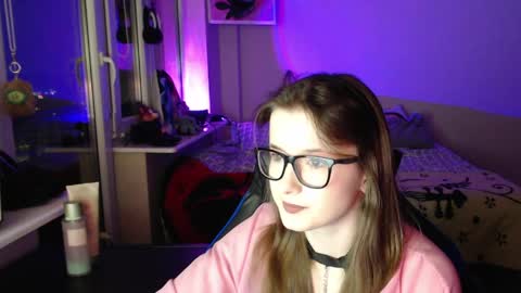 LunaXcherry online show from April 6, 7:04 pm