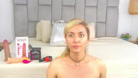 lunitadiva online show from November 3, 4:08 pm