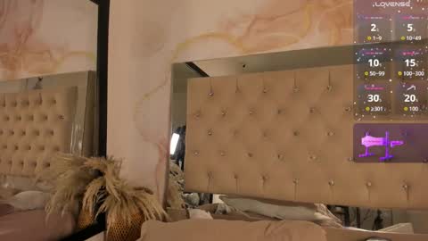 Snapshot of lunna__tylor chatting on October 12, 5:55 am lunna__tylor online show from October 12, 5:55 am