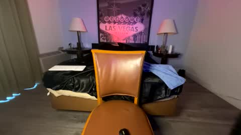 luvvlee online show from May 5, 12:39 am