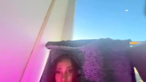 luvvlee online show from June 9, 12:05 pm