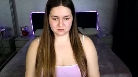 lux_lizz online show from April 7, 4:47 am