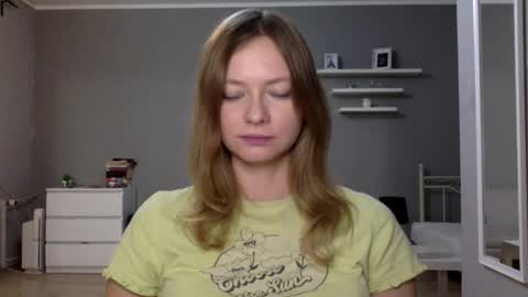 Snapshot of lux_millie chatting on October 23, 5:14 pm Millie online show from October 23, 5:14 pm