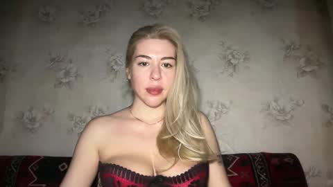 LuxSonyaStar online show from April 22, 8:05 pm