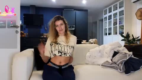 Snapshot of luxymin chatting on February 20, 8:36 pm Luxymin online show from February 20, 8:36 pm