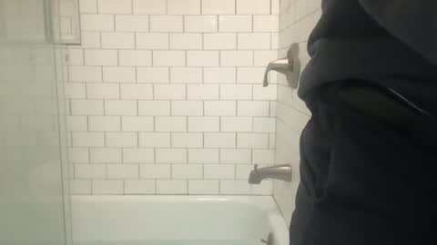 lvguynextdoor440656 online show from December 17, 2:18 am