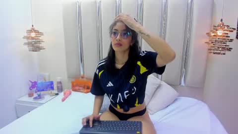 LyaCunner online show from June 8, 8:32 pm