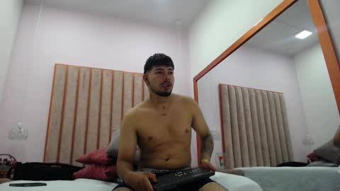 lyam_saenz online show from November 6, 11:52 pm