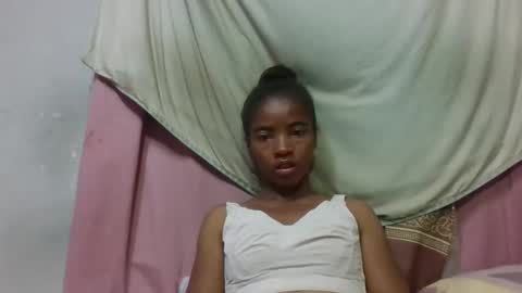 lydie856696 online show from April 23, 2:52 am