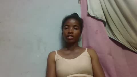 lydie856696 online show from April 20, 6:44 pm