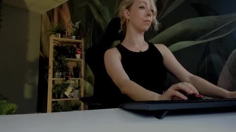 Lylith Skye NO NUDE model online show from November 19, 10:58 am