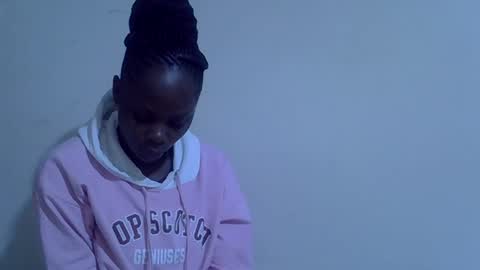 lyn_anna online show from April 4, 5:20 pm