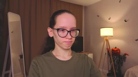 Sara online show from December 5, 4:05 pm