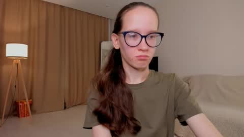 Sara online show from October 1, 4:28 pm