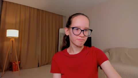 Sara online show from October 3, 4:15 pm