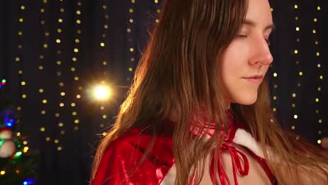 Snapshot of lynn_feline chatting on December 25, 7:46 am Lynn online show from December 25, 7:46 am