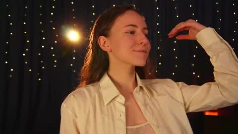 Snapshot of lynn_feline chatting on February 19, 9:06 am Lynn online show from February 19, 9:06 am