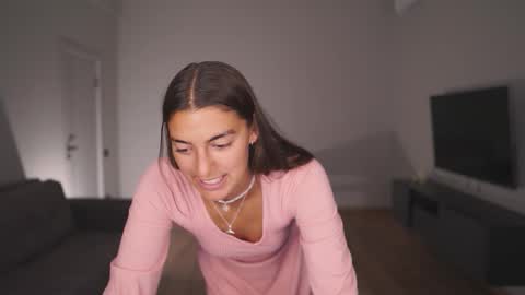  LYNN  online show from March 3, 6:20 am