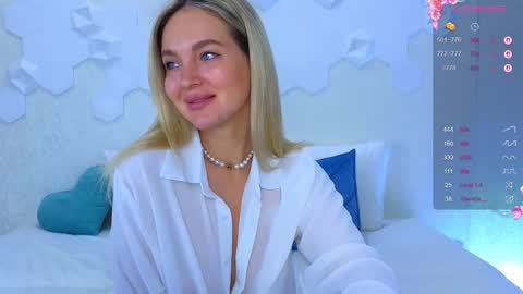 Snapshot of lynna_sparks chatting on October 2, 2:21 am Lana online show from October 2, 2:21 am