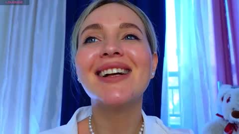 Snapshot of lynna_sparks chatting on September 27, 3:37 am Lana online show from September 27, 3:37 am