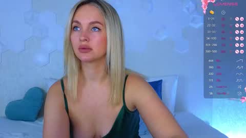 Snapshot of lynna_sparks chatting on September 26, 3:36 am Lana online show from September 26, 3:36 am