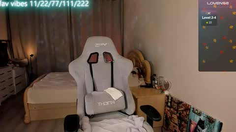 lynne_dawson online show from October 20, 5:29 pm