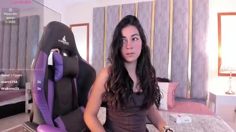 Lizzy smith  online show from February 18, 8:03 pm