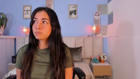 Lizzy smith  online show from January 28, 2:21 am