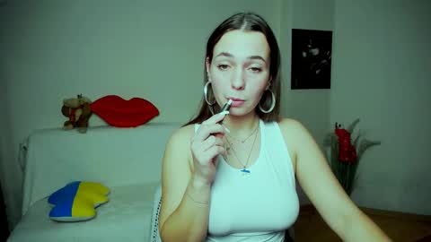 Vikki online show from November 18, 2:53 pm