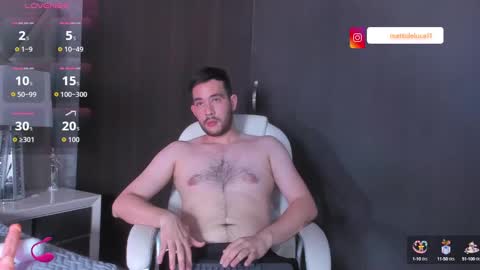 Snapshot of maatt_de_luca chatting on October 15, 6:53 pm Matt De Luca online show from October 15, 6:53 pm