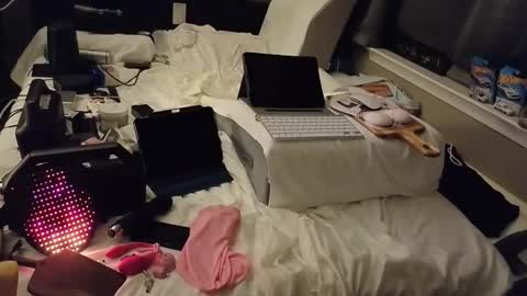 mac1119 online show from December 16, 8:42 am