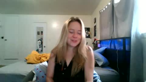 maceyloves online show from August 1, 1:34 pm