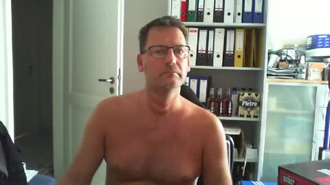 macfly67 online show from June 17, 5:23 am