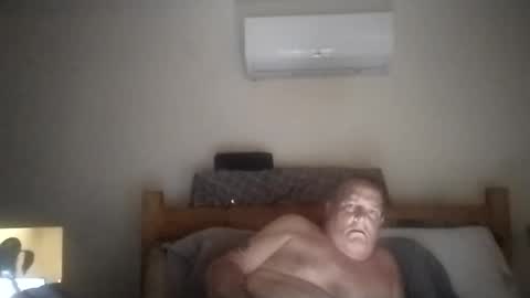 mack9875 online show from October 18, 5:11 am