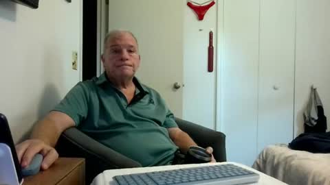mackdocc001 online show from July 15, 5:17 pm