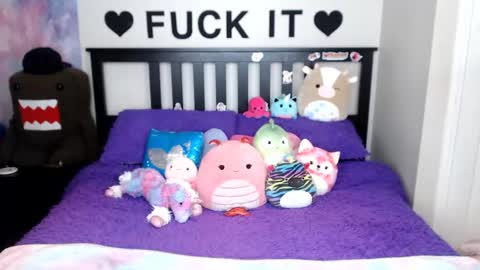 Mackenzie Wolfe online show from November 4, 4:58 am