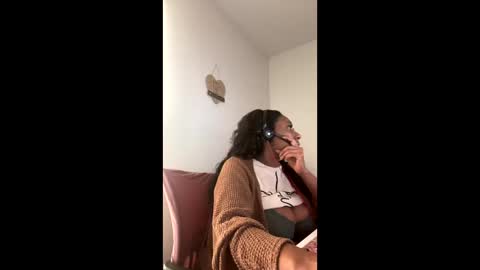 madam_glam online show from March 3, 6:26 pm