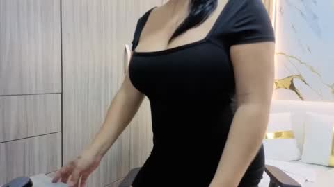 Snapshot of madam_hott chatting on September 23, 4:17 am Madam Hott online show from September 23, 4:17 am