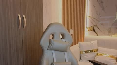 Snapshot of madam_hott chatting on October 7, 4:52 am Madam Hott online show from October 7, 4:52 am