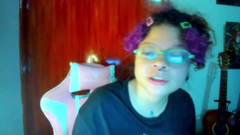 Snapshot of madam_sativa chatting on September 10, 1:17 am di online show from September 10, 1:17 am