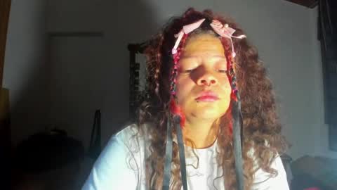 Snapshot of madam_sativa chatting on March 8, 12:22 am di online show from March 8, 12:22 am