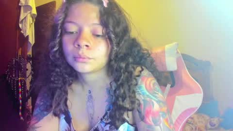 Snapshot of madam_sativa chatting on December 6, 3:06 pm di online show from December 6, 3:06 pm