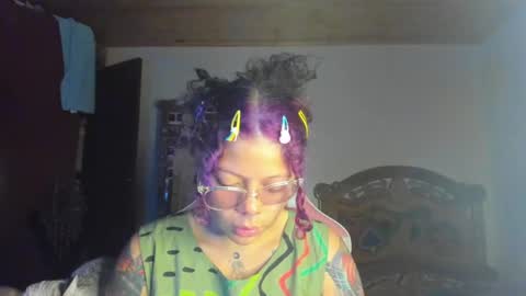 Snapshot of madam_sativa chatting on January 22, 2:35 pm di online show from January 22, 2:35 pm