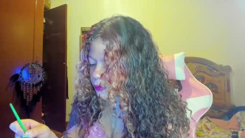 Snapshot of madam_sativa chatting on February 12, 11:30 pm di online show from February 12, 11:30 pm