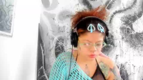 Snapshot of madam_sativa chatting on October 30, 6:08 pm di online show from October 30, 6:08 pm