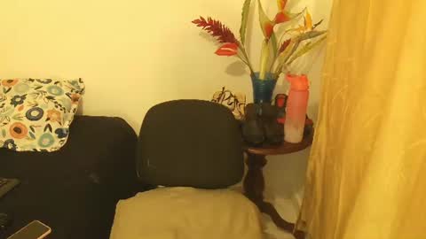 madame_desire_ online show from June 18, 2:22 pm