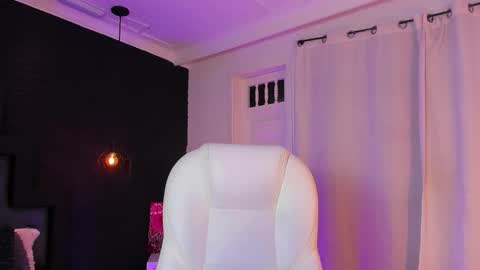Snapshot of madame_lilith chatting on September 14, 11:11 am madame lilith online show from September 14, 11:11 am
