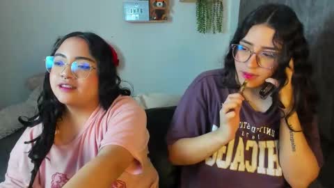 Maddie and Chelsea online show from December 22, 1:18 pm