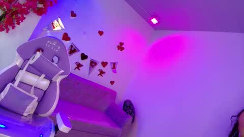 maddie_t18 online show from February 21, 11:46 am