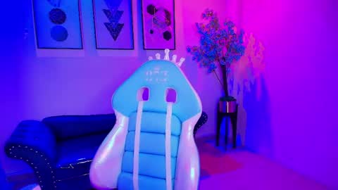 maddie_t18 online show from June 8, 11:33 am